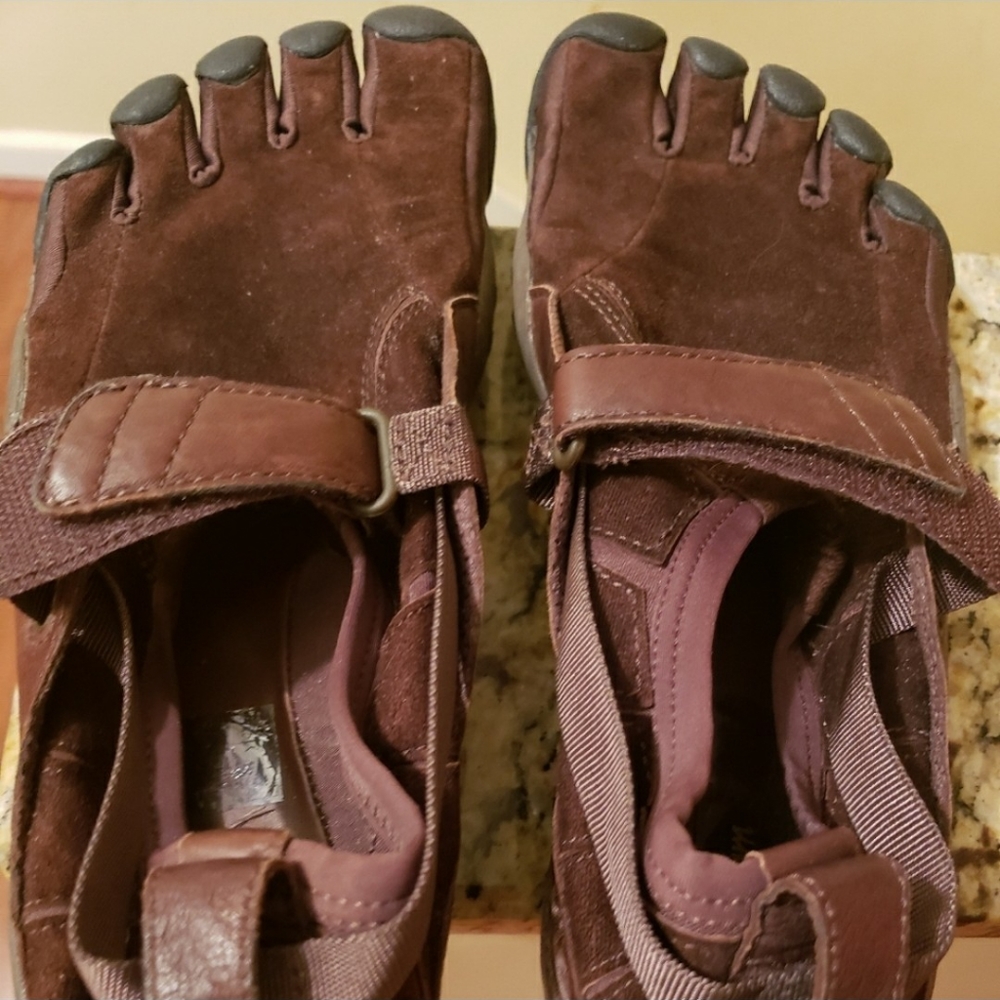 New NWOT Vibram Five Finger brown suede 9/9.5 womens shoes.